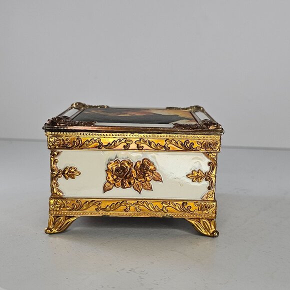 Vintage Gold White Jewelry Box Victorian Lady Reading Brass Metal Velvet - Picture 4 of 9